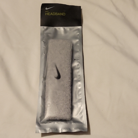 Nike Other - Nike Heather Grey and Black Headband